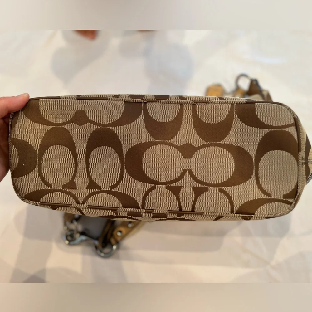 ❌SOLD❌Vintage signature COACH rainbow striped F15586 shoulder bag 🌈 - Picture 6 of 16